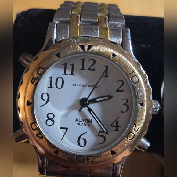 Watches for Women Lot Pulsar Wenger Fitbit UNTESTED AS IS - Picture 7 of 7